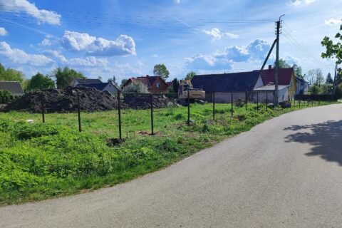 Tvoros stulpų betonavimas tvoros montavimui