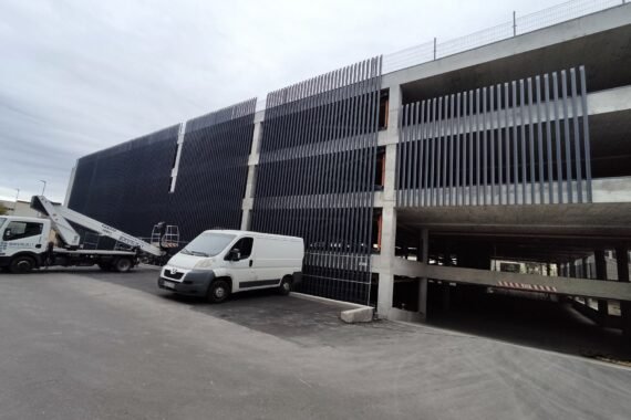 Skardos lankstinių montavimas vertikaliai