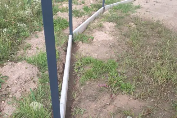 tvoros stulpų betonavimas, pamatėlių montavimas