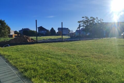 Stulpų betonavimas, pamatėlių montavimas, vejos įrengimas