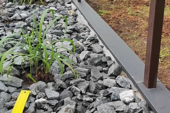 skardinis parapetas ant lieto pamato