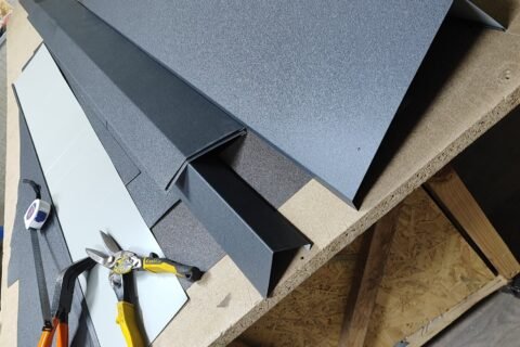 Lygi skarda skardos lankstinių gamybai statybose ir stogams