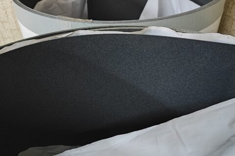 Lygi skarda rulonuose antracito spalvos