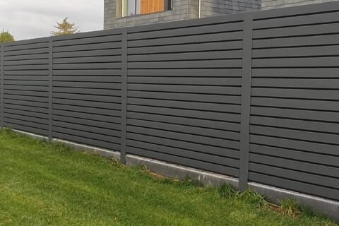 Aukšta rombo tvora 2,00 m aukščio privačiam kiemui